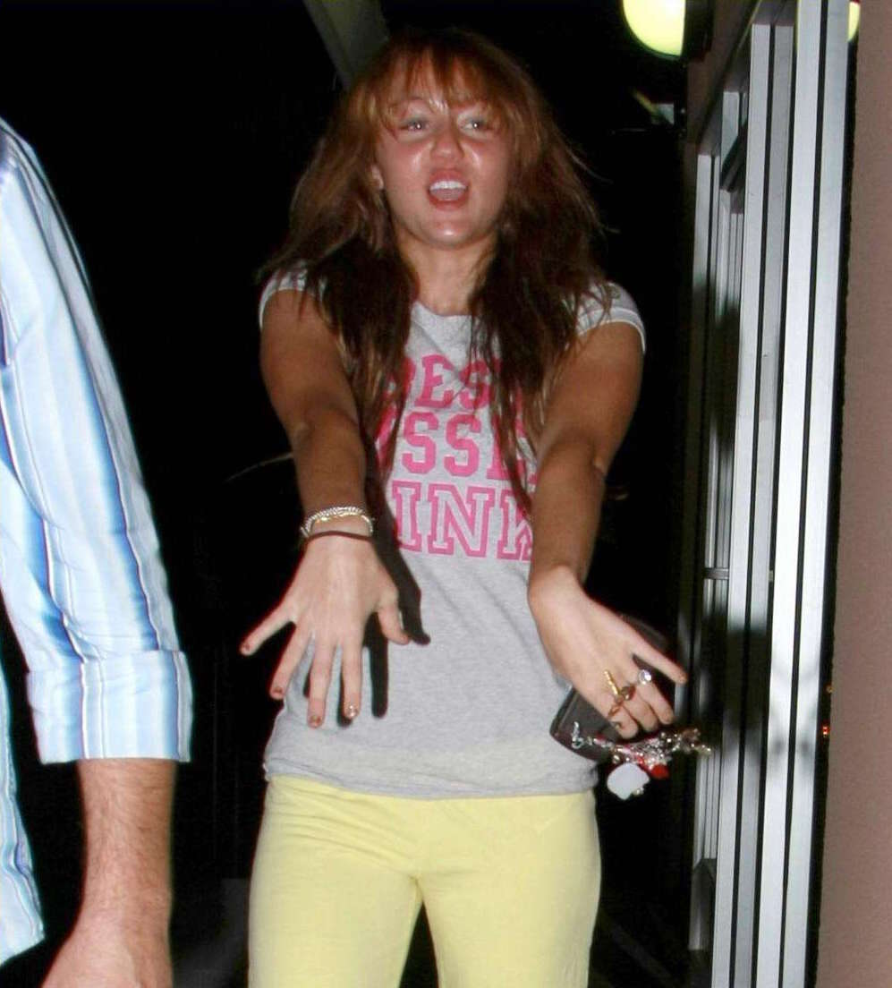 miley-cyrus-recording-artists-and-groups-photo-u193